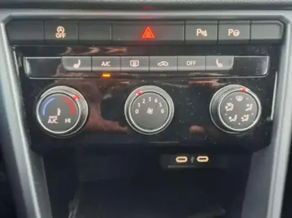 Photo 12 Volkswagen T-roc  1.0 TSI 110ch Life