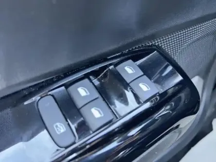 Photo 11 Citroën C3  1.2 PureTech 110ch S&S Shine Pack 125g