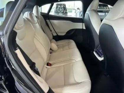 Photo 6 Tesla Model S  Tri-Motor Plaid