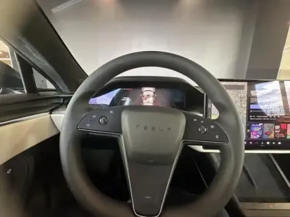 Photo 13 Tesla Model S  Tri-Motor Plaid