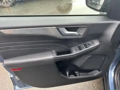 Photo 12 Ford Kuga  2.5 Duratec 190ch FHEV E85 Titanium BVA