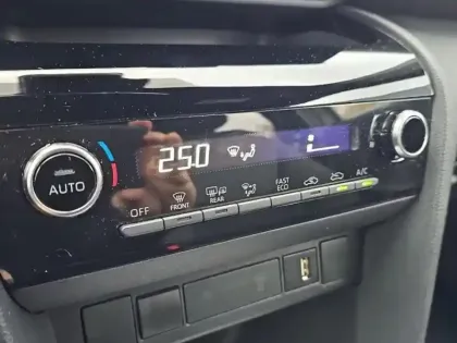 Photo 13 Toyota Yaris  Cross 116h Dynamic MY22