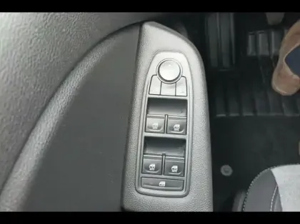 Photo 14 Renault Clio  1.5 dCi 100ch Evolution - 25