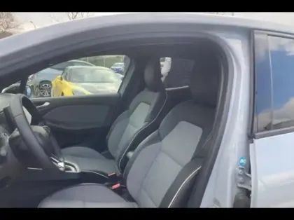 Photo 9 Renault Clio  1.6 E-Tech 145ch full hybrid Techno - 25