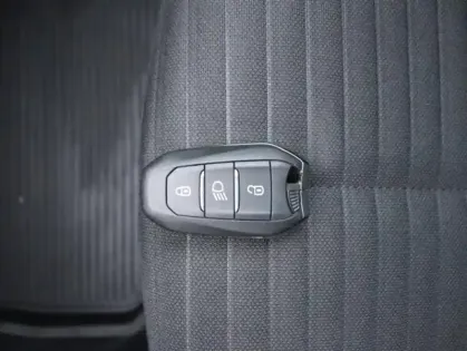 Photo 14 Peugeot 208  1.5 BlueHDi 100ch S&S Active