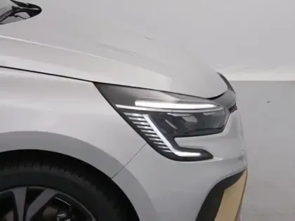 Photo 10 Renault Clio  1.6 E-Tech hybride 145ch Engineered