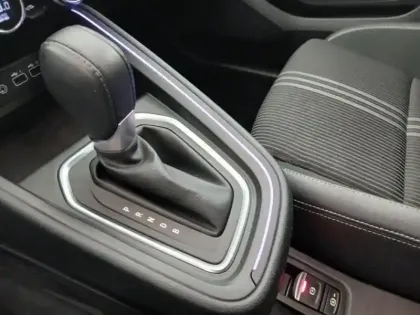 Photo 14 Renault Clio  1.6 E-Tech hybride 145ch Engineered