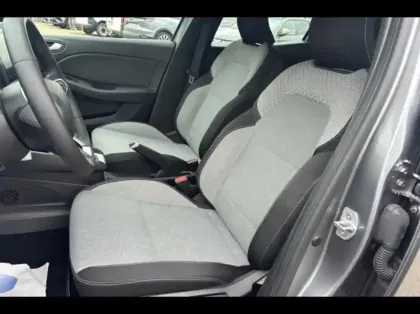 Photo 8 Renault Clio  1.6 E-Tech 145ch full hybrid Evolution - 25