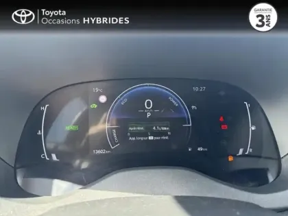 Photo 13 Toyota Yaris  116h Design 5p MC24