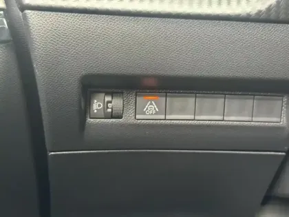 Photo 11 Peugeot 208  e- 136ch Allure Pack