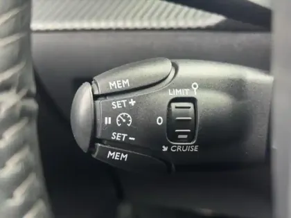 Photo 14 Peugeot 208  e- 136ch Allure Pack