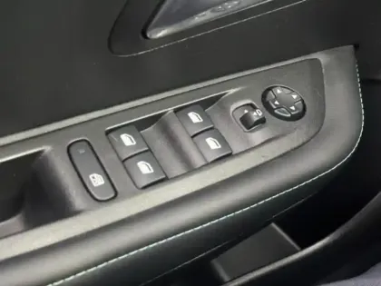 Photo 10 Peugeot 208  e- 136ch Allure Pack