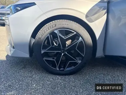 Photo 10 DS DS 4 N°4 Hybride 145ch Etoile Nappa