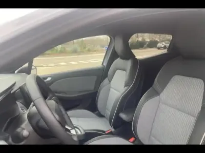 Photo 9 Renault Clio  1.6 E-Tech 145ch full hybrid Techno - 25