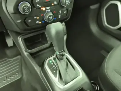 Photo 23 Jeep Renegade  1.3 GSE T4 150 ch BVR6 Quiksilver Edition