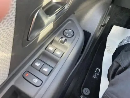 Photo 19 Citroën C4  PureTech 130 S&S EAT8 Shine