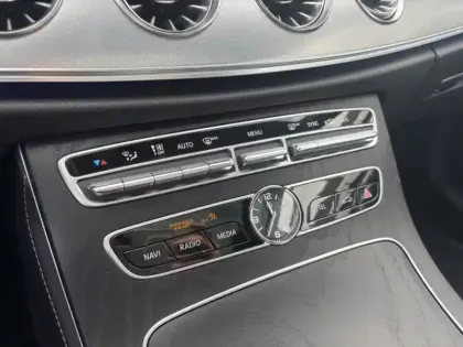 Photo 16 Mercedes CLA E 220 d Coupé Sportline