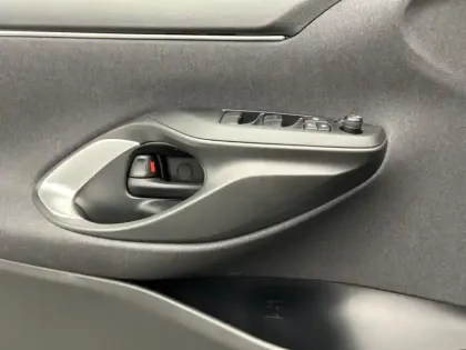 Photo 15 Toyota Yaris 116h Design PACK CONFORT