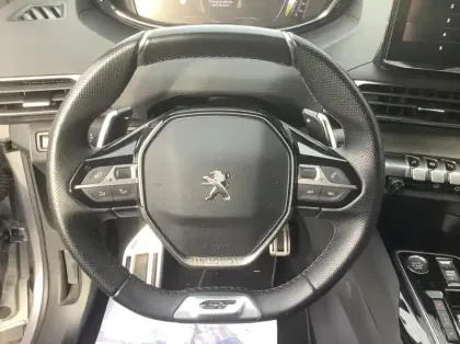 Photo 17 Peugeot 3008 Hybrid 136 e-DCS6 GT