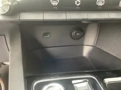 Photo 20 Peugeot 3008 Hybrid 136 e-DCS6 GT