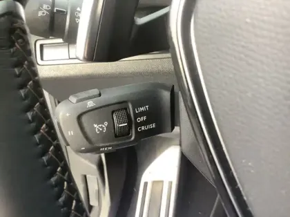 Photo 22 Peugeot 3008 Hybrid 136 e-DCS6 GT