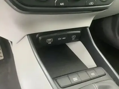 Photo 12 Hyundai Bayon 1.0 T-GDi 100 Hybrid 48V Intuitive