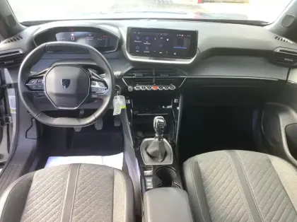 Photo 12 Peugeot 2008 Nouveau 100 S&S BVM6 Allure