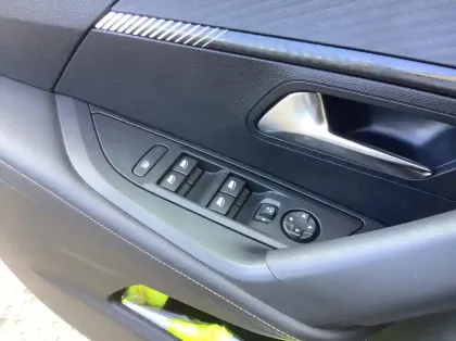 Photo 16 Peugeot 2008 Nouveau 100 S&S BVM6 Allure