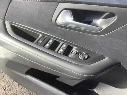 Photo 10 Peugeot 208 Nouvelle 100 S&S BVM6 Allure