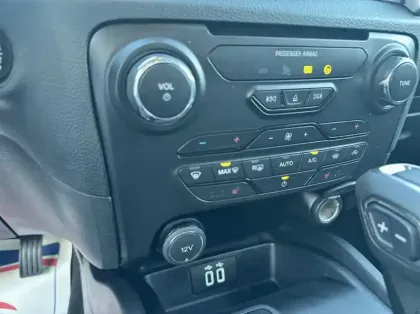 Photo 18 Ford Ranger Pick-up 2.0 TDCi 170ch Super Cab Limited BVA10