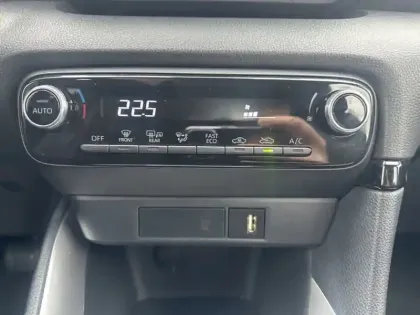 Photo 15 Toyota Yaris Hybride 116h Dynamic