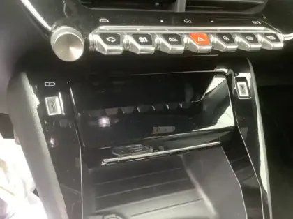 Photo 20 Peugeot 2008 Nouveau 130 S&S EAT8 Allure