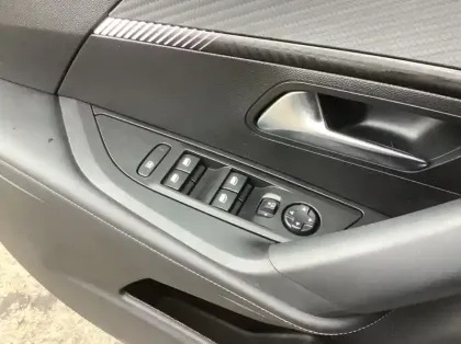 Photo 16 Peugeot 2008 Nouveau 130 S&S EAT8 Allure