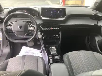 Photo 12 Peugeot 2008 Nouveau 130 S&S EAT8 Allure