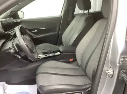 Photo 10 Peugeot 2008 Nouveau 130 S&S EAT8 Allure