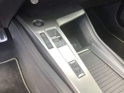 Photo 21 Peugeot 308 Hybrid 136 e-DCS6 GT