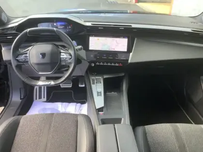 Photo 12 Peugeot 308 Hybrid 136 e-DCS6 GT