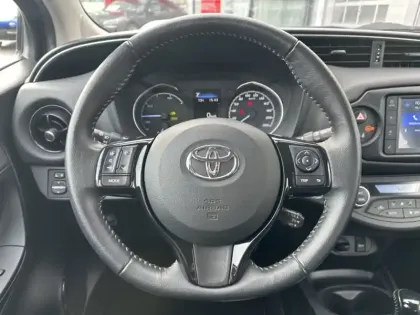 Photo 14 Toyota Yaris Hybride 100h Dynamic