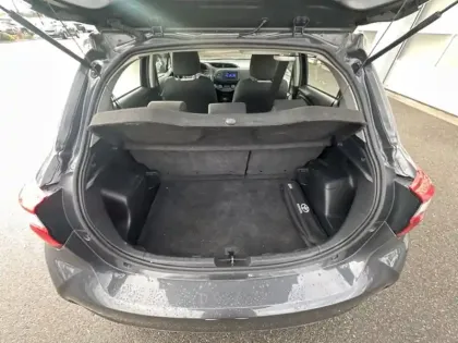 Photo 8 Toyota Yaris Hybride 100h Dynamic