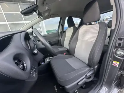 Photo 12 Toyota Yaris Hybride 100h Dynamic