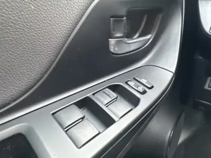 Photo 17 Toyota Yaris Hybride 100h Dynamic