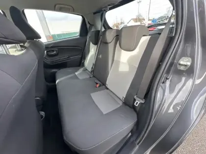 Photo 13 Toyota Yaris Hybride 100h Dynamic