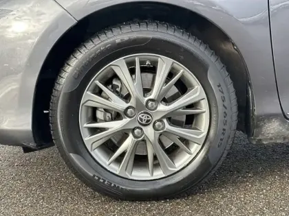 Photo 7 Toyota Yaris Hybride 100h Dynamic