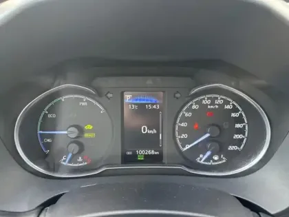 Photo 22 Toyota Yaris Hybride 100h Dynamic