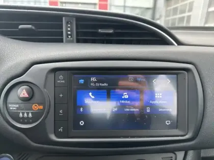 Photo 18 Toyota Yaris Hybride 100h Dynamic