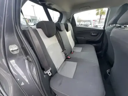 Photo 10 Toyota Yaris Hybride 100h Dynamic