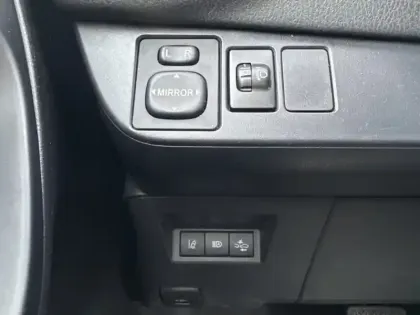 Photo 16 Toyota Yaris Hybride 100h Dynamic