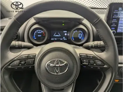 Photo 7 Toyota Yaris 120 VVT-i Design