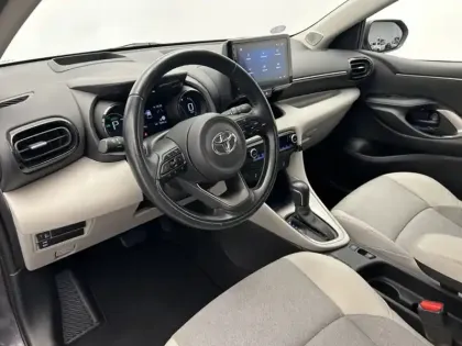 Photo 13 Toyota Yaris Hybride 116h Iconic