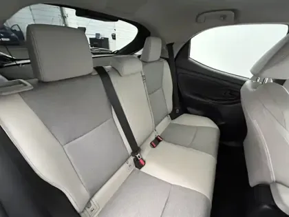 Photo 15 Toyota Yaris Hybride 116h Iconic